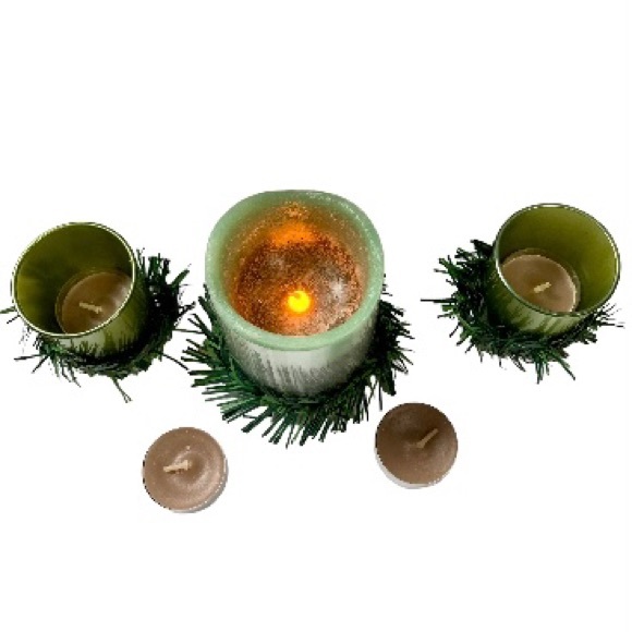 Flameless and Tea Candle Set with Garland 2 Toned Green Candles Set of 5 - Picture 2 of 8
